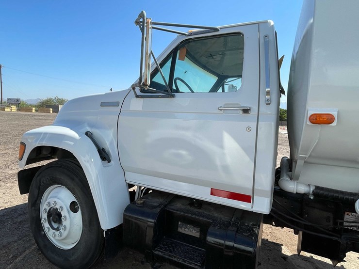 1997-ford-f800-image-25