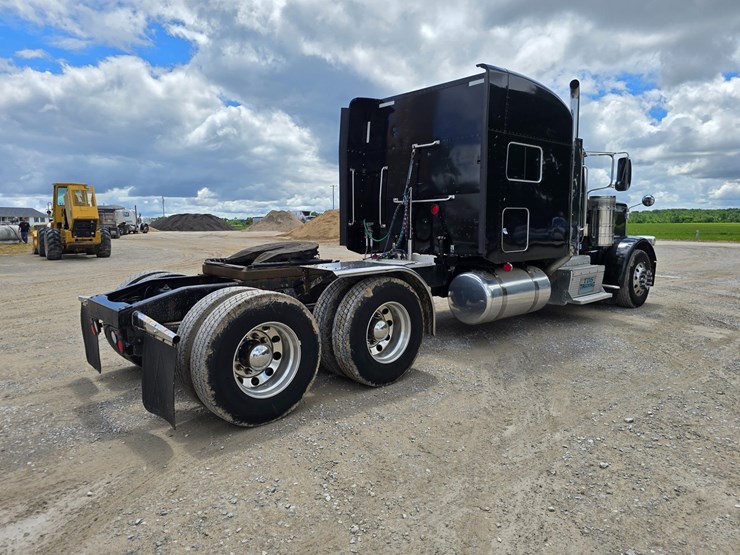 2014-peterbilt-389-image-19