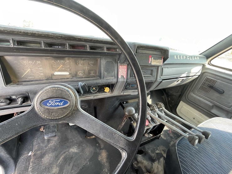 1997-ford-f800-image-37