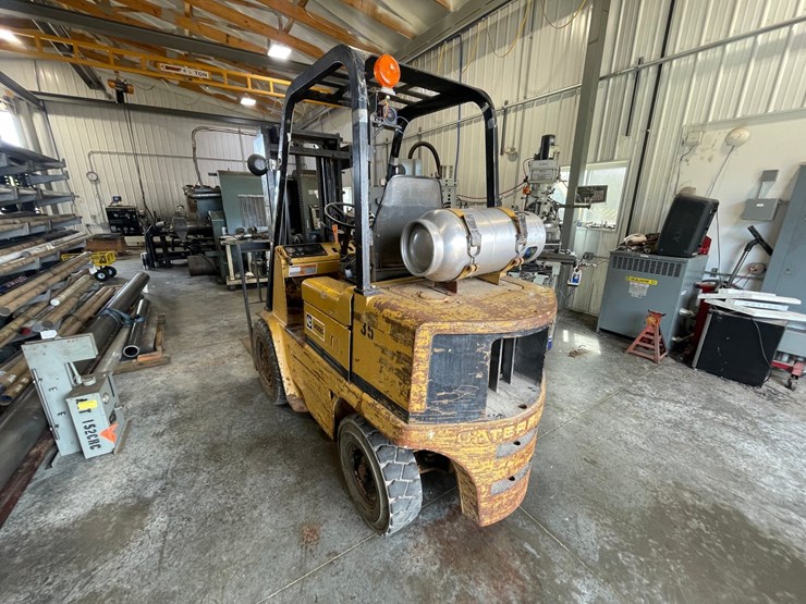 #133-•-cat-pneumatic-forklift-(shawano,-wi)-image-7