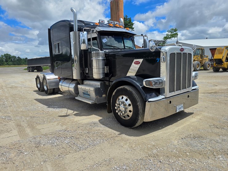 2014-peterbilt-389-image-29