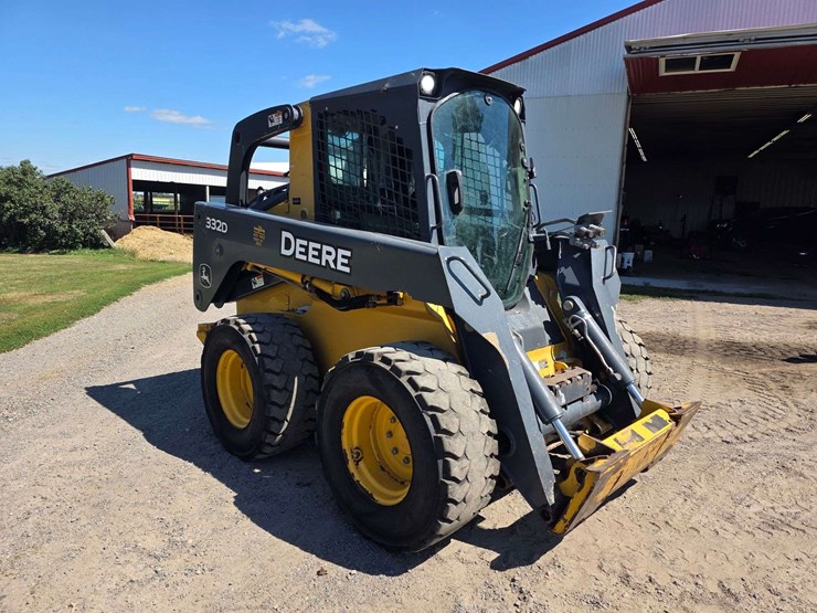 2016-deere-332d-image-7