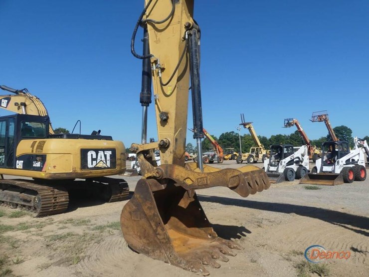 2015-caterpillar-329f-image-8
