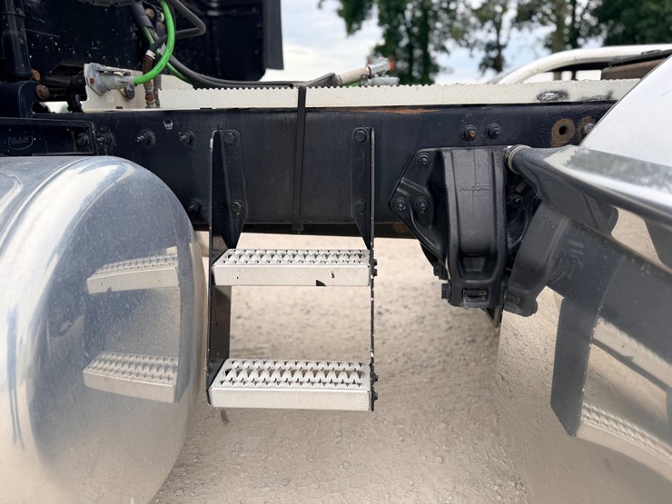 2014-peterbilt-389-image-131