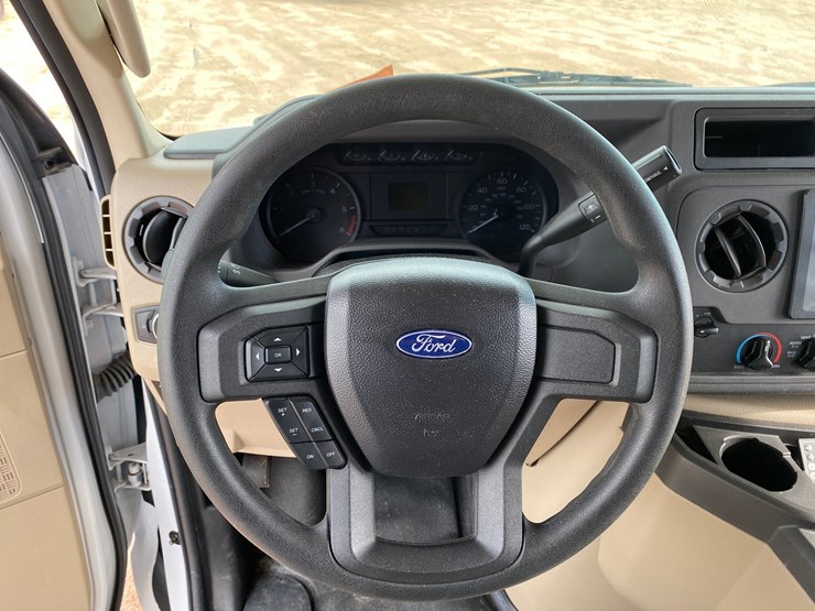 2021-ford-e350-image-16