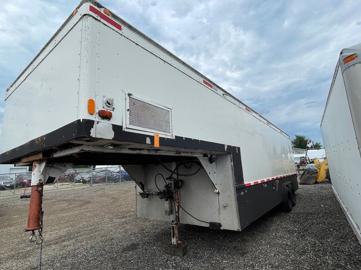 #2840-•-1987-roadmaster-5th-wheel-enclosed-trailer-(has-wi-title)-image-6