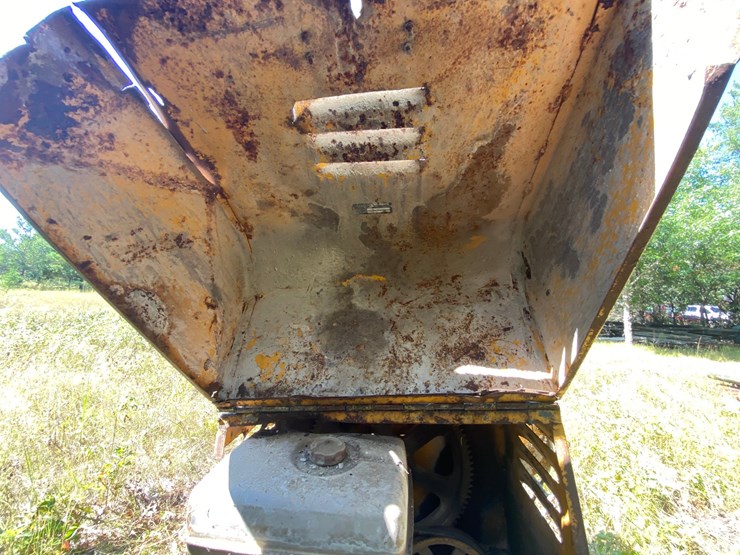 #6239-•-gilson-gas-powered-towable-cement-mixer-image-9