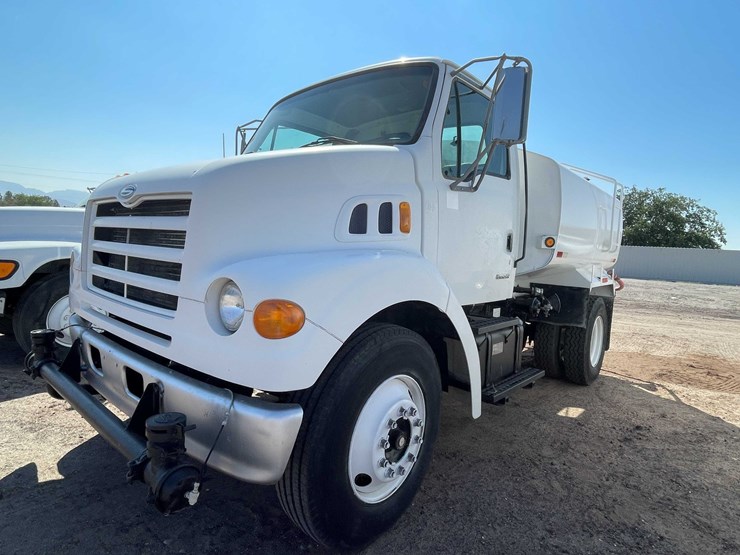 #1851-•-2000-sterling-7500-water-tank-truck-(has-nm-title)-image-50