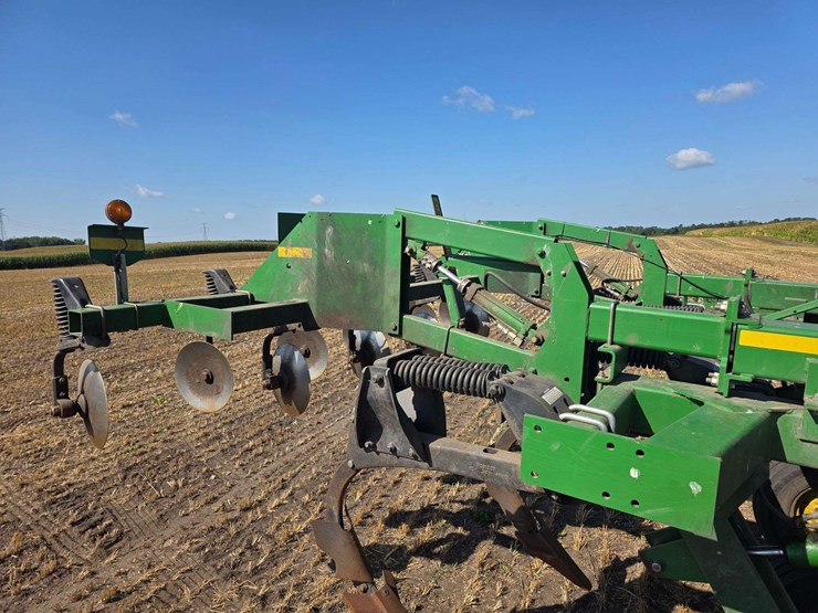 john-deere-2700-image-25