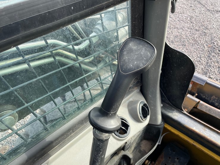 2021-new-holland-l316-image-45