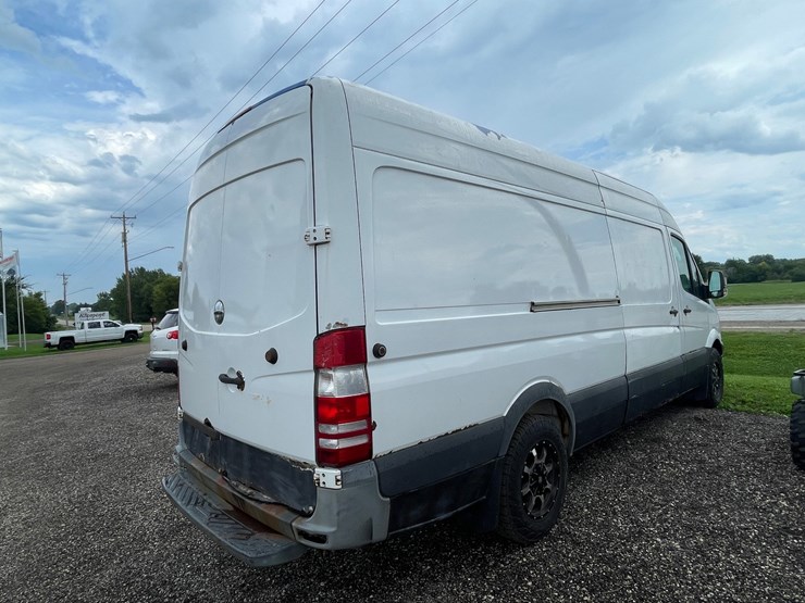 #2841-•-2010-freightliner-van-(has-wi-title)-image-5