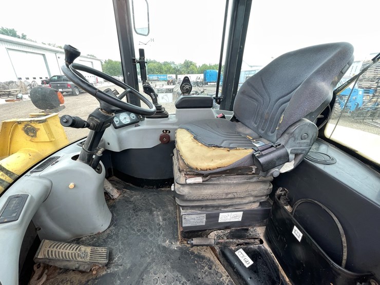 2005-new-holland-lw80b-image-28