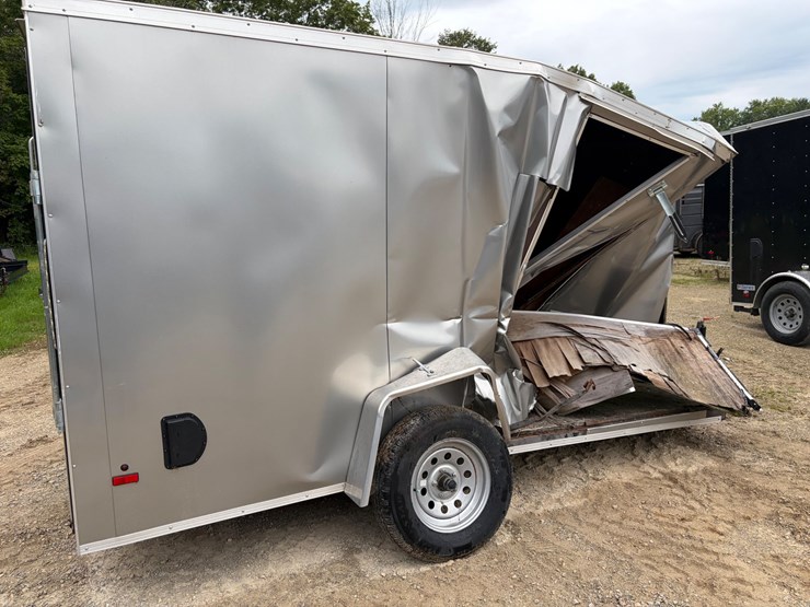 #720-•-2020-forest-river-single-axle-enclosed-trailer-(no-title)(helenville,-wi)-image-3
