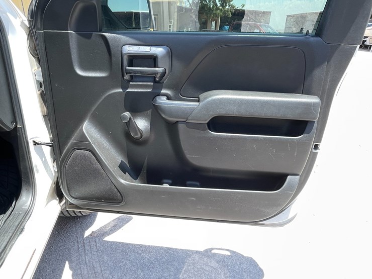 #1864-•-2018-chevy-work-truck-(has-nm-title)-image-47