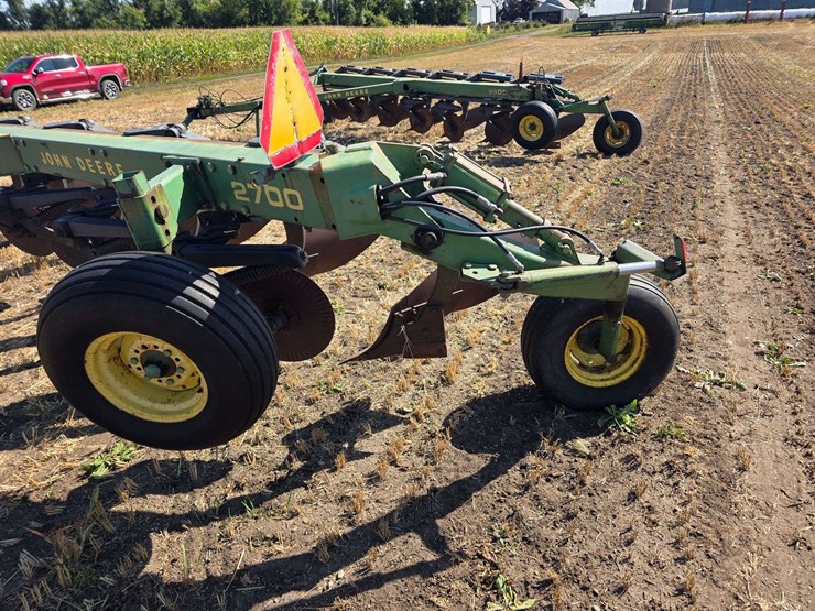 john-deere-2700-image-12