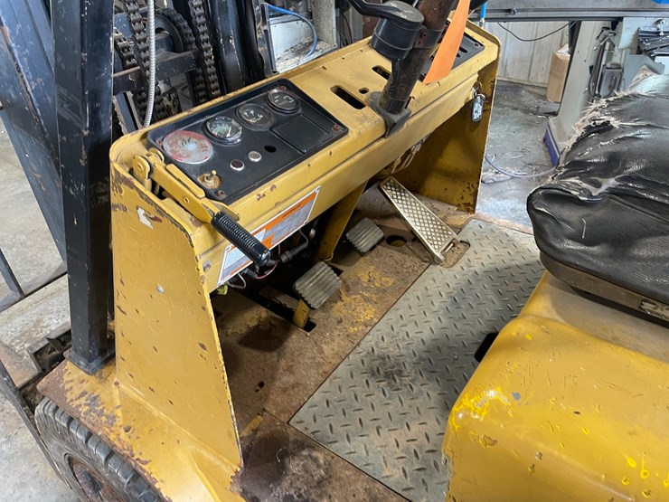 #133-•-cat-pneumatic-forklift-(shawano,-wi)-image-17
