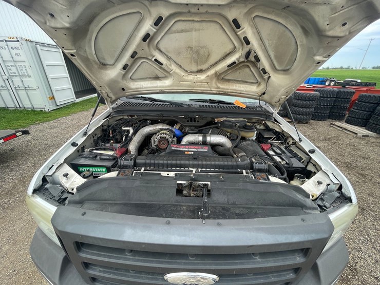 2005-ford-f550-xl-image-25