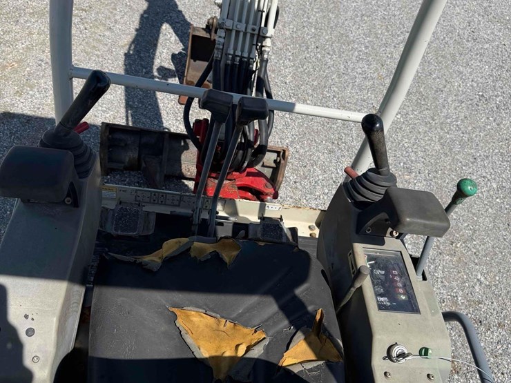 2016-takeuchi-tb016-image-24