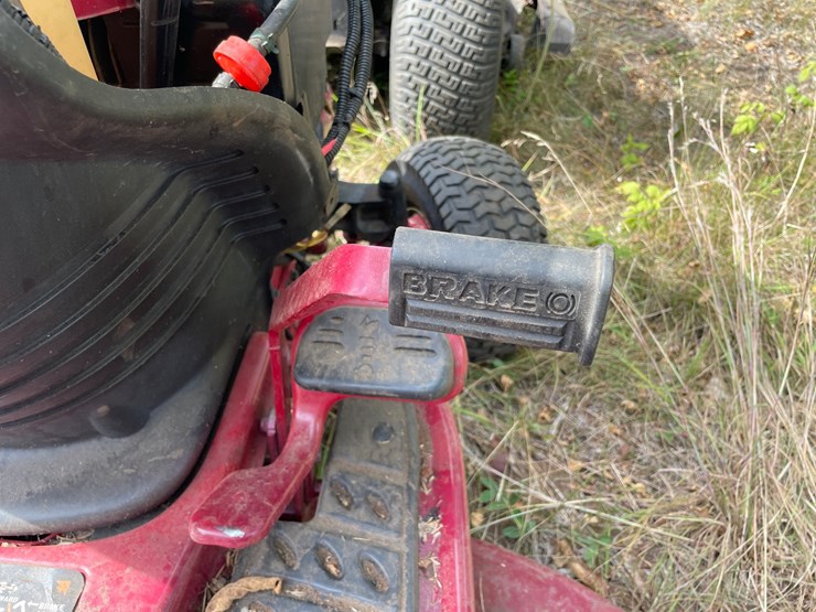 #6225-•-white-outdoors-riding-lawn-mower,-non-runner-image-26