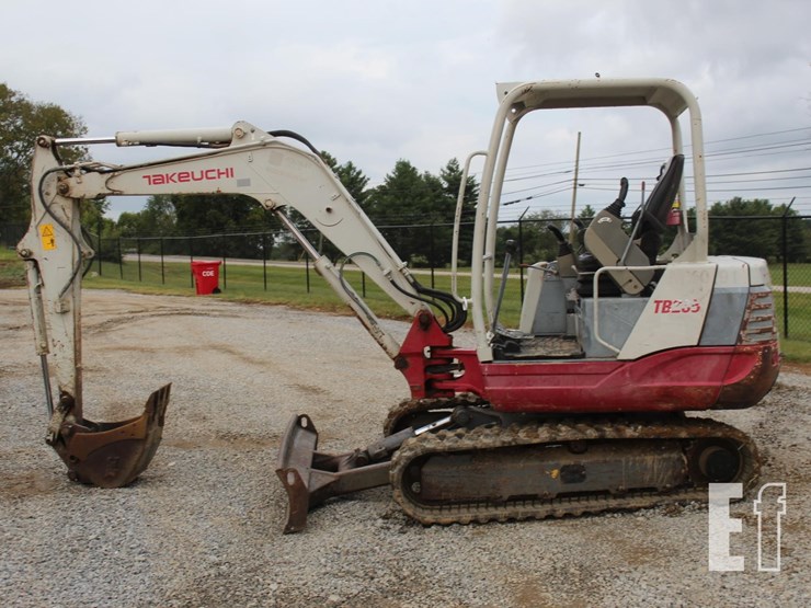 takeuchi-tb235-image-2