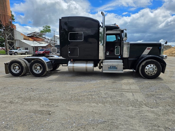 2014-peterbilt-389-image-24