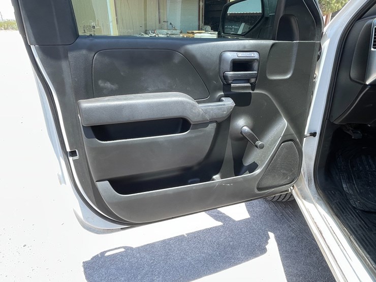 #1864-•-2018-chevy-work-truck-(has-nm-title)-image-44