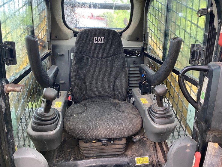 2019-caterpillar-259d-image-36