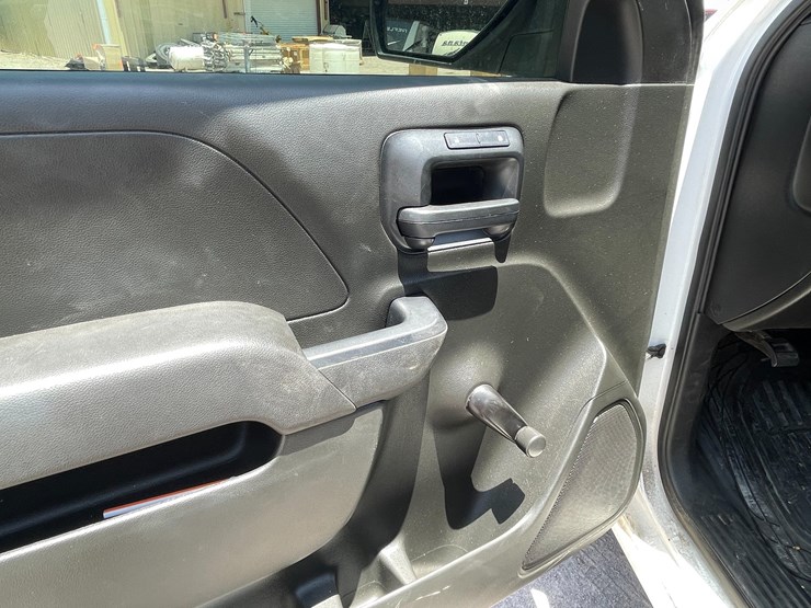 #1864-•-2018-chevy-work-truck-(has-nm-title)-image-45