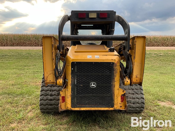 2007-deere-ct332-image-6