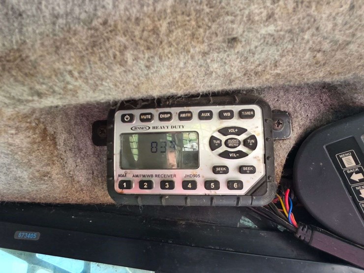 2016-deere-332d-image-46