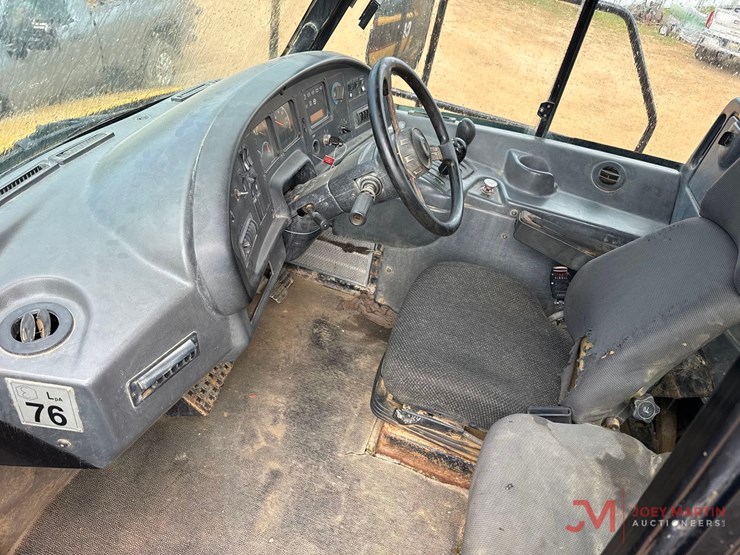 2001-caterpillar-730-image-22