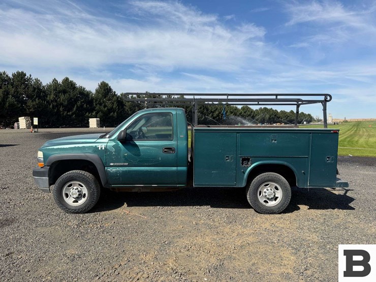 2002-chevrolet-silverado-2500-image-2