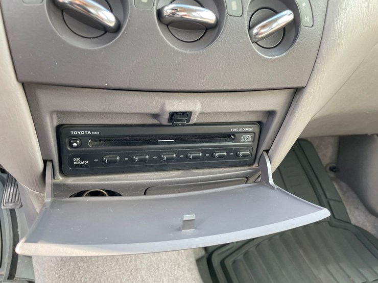 #1853-•-2002-toyota-prius-(title-in-delay)-image-41