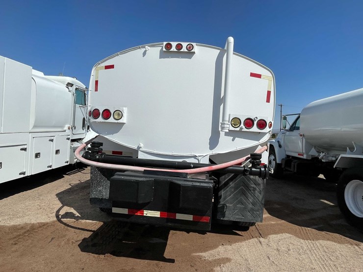 #1851-•-2000-sterling-7500-water-tank-truck-(has-nm-title)-image-85