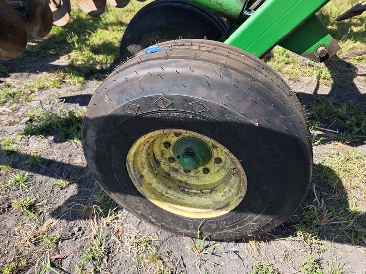 john-deere-2700-image-37