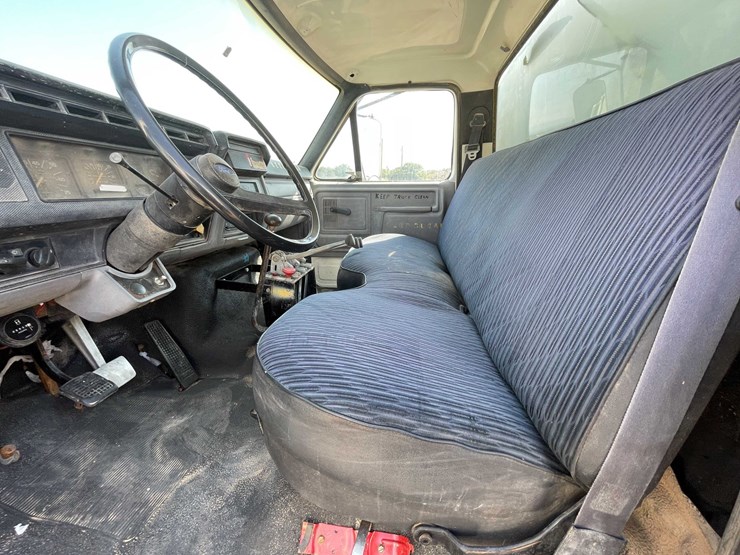 1997-ford-f800-image-28