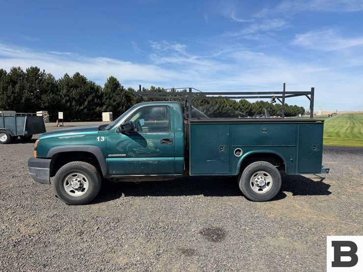 2005-chevrolet-silverado-2500-image-2