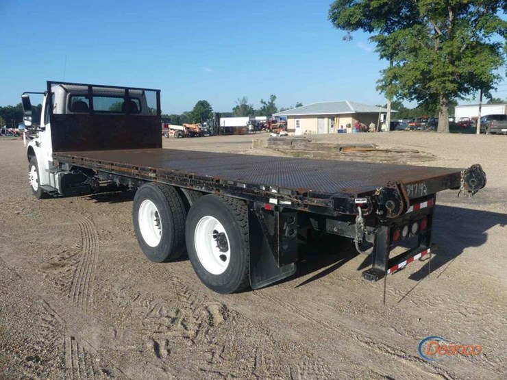 2015-freightliner-m2-106-image-3