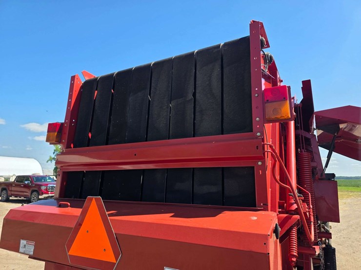 2009-new-holland-br7090-image-20