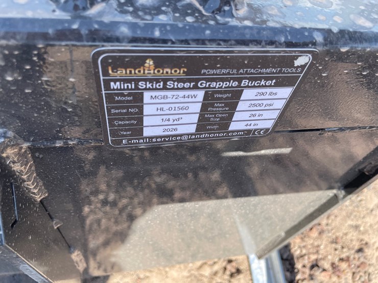 #2411-•-unused-2026-landhonor-mini-skid-steer-grapple-bucket-image-9