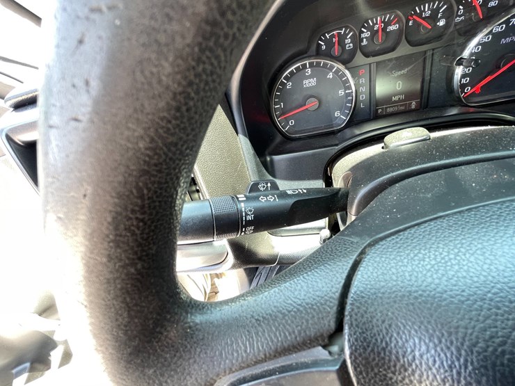 #1864-•-2018-chevy-work-truck-(has-nm-title)-image-64