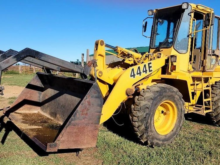 deere-444e-image-1