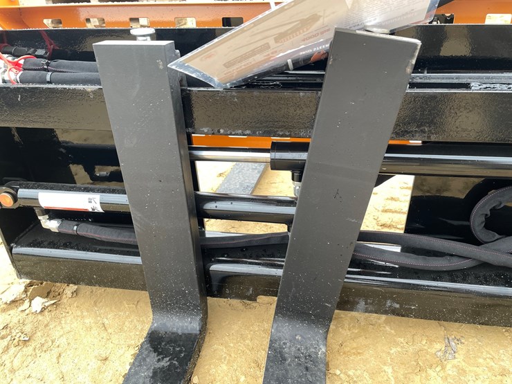 #2532-•-new-wolverine-pallet-fork-with-hydraulic-adjustable-image-10