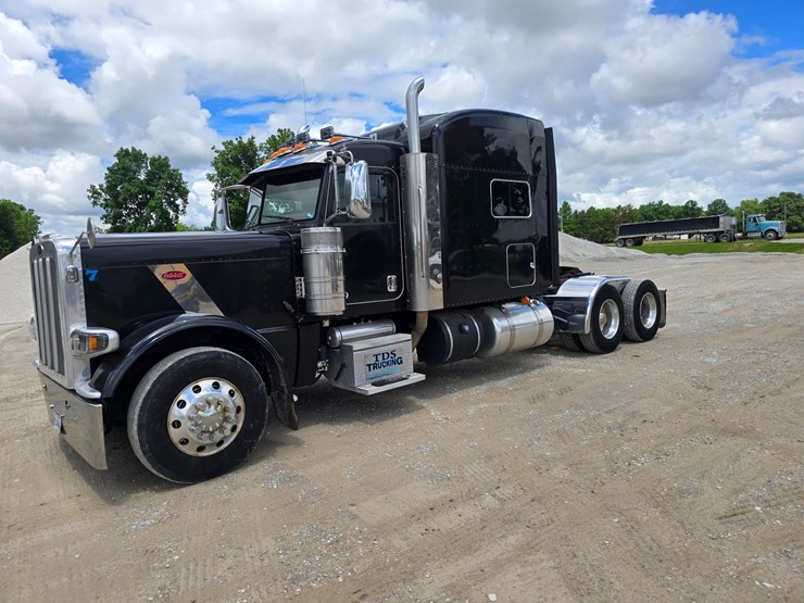 2014-peterbilt-389-image-4