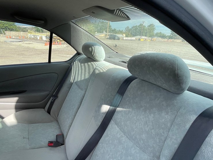 #1853-•-2002-toyota-prius-(title-in-delay)-image-26