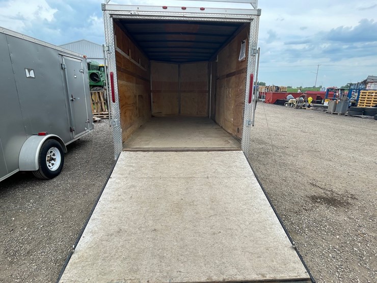 #2959-•-2017-rc-tandem-axle-enclosed-trailer-(no-title)-image-40