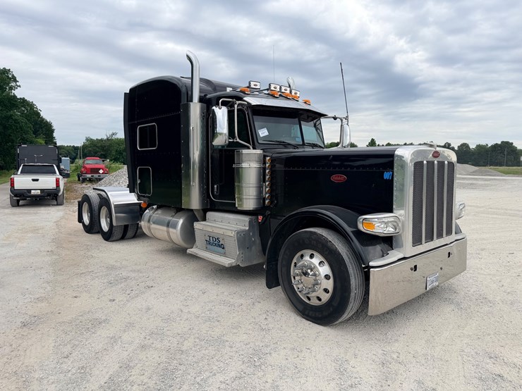 2014-peterbilt-389-image-12