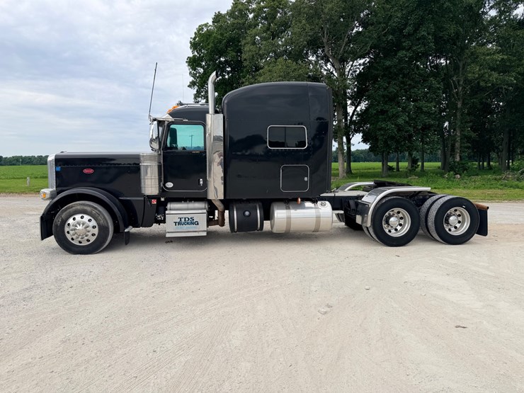 2014-peterbilt-389-image-3