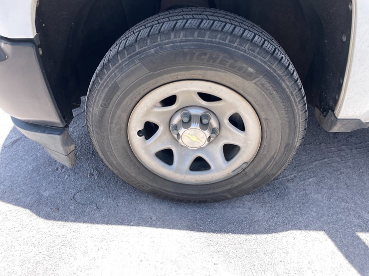 #1864-•-2018-chevy-work-truck-(has-nm-title)-image-11