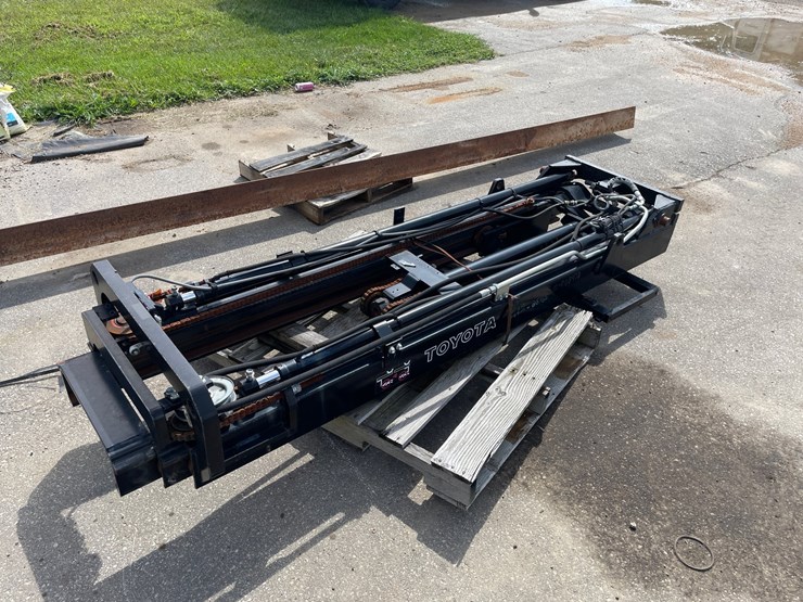 #6320-•-toyota-forklift-mast-(shawano,-wi)-image-3